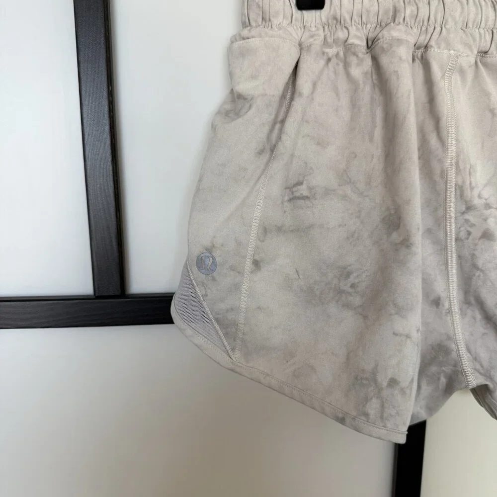 Lululemon Womens Hotty Hot Shorts (FIT LIKE A 2) Tennis Preppy Gym*LINER REMOVED